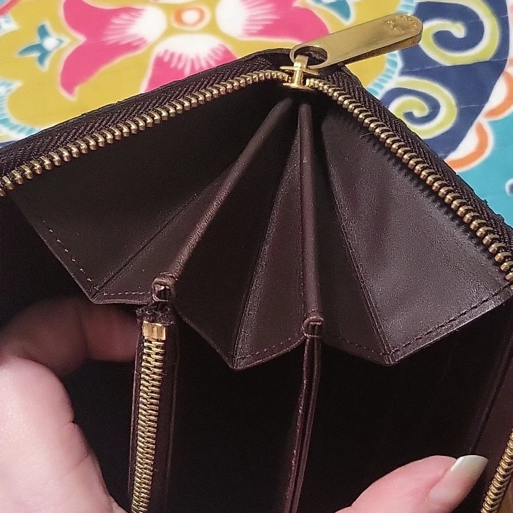 Louis Vuitton LV Vernis Amarante Zip Wallet - Picture 15 of 17